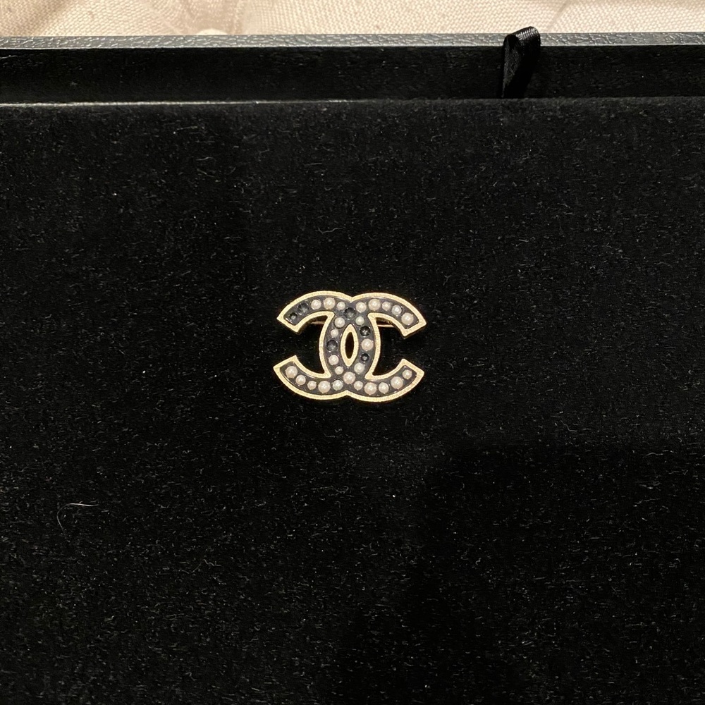 Chanel CC brooch